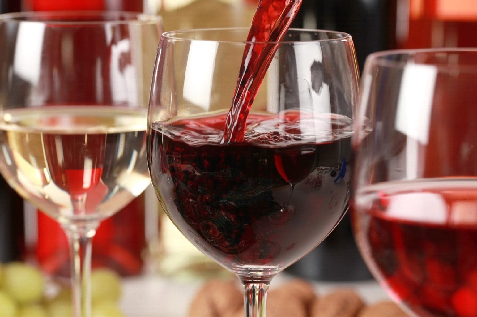 Red Wine Drinker? Tips to Keep Your Teeth White